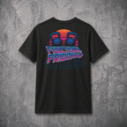 `Großer Functional Friday Backprint im auffälligen Retro-Neon-Design mit Kettlebell-Grafik und futuristischem Streetwear-Look`
