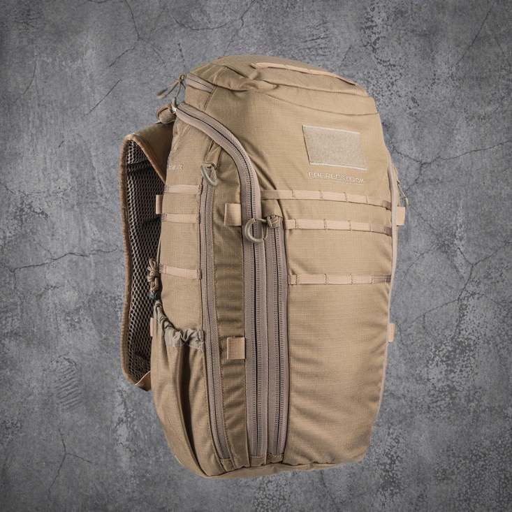 `Eberlestock Switchblade Pack in Coyote Brown – kompakter Tactical Rucksack mit MOLLE-System, vielseitigem Stauraum und ideal für EDC, Range Day und Outdoor-Einsätze`
