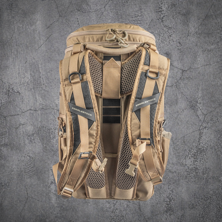 `Eberlestock Switchblade Pack in Coyote Brown mit ergonomischem Tragesystem – kompakter Tactical Backpack für EDC, Outdoor, Range Day und Reisen`
