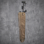 `Eberlestock Scoped Rifle Cover in Coyote Brown – strapazierfähige Tactical Waffenhülle für Gewehre mit Optik, ideal für sicheren Transport und Outdoor-Einsatz`
