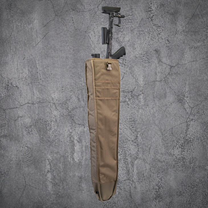 `Eberlestock Scoped Rifle Cover in Coyote Brown – strapazierfähige Tactical Waffenhülle für Gewehre mit Optik, ideal für sicheren Transport und Outdoor-Einsatz`
