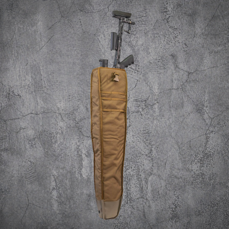 `Eberlestock Scoped Rifle Cover in Coyote Brown – strapazierfähige Tactical Waffenhülle für Gewehre mit Optik, ideal für sicheren Transport und Outdoor-Einsatz`
