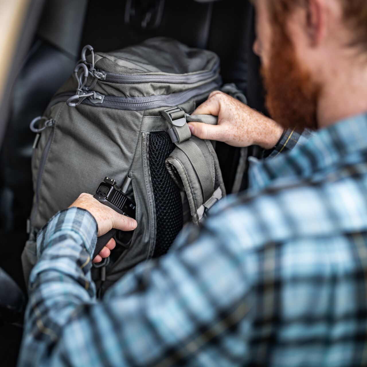 Tactical Backpack mit verstecktem Schnellzugriff